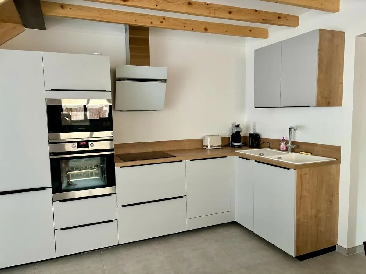 Maison Renovee 3 Chambres Molleges 0*,  France