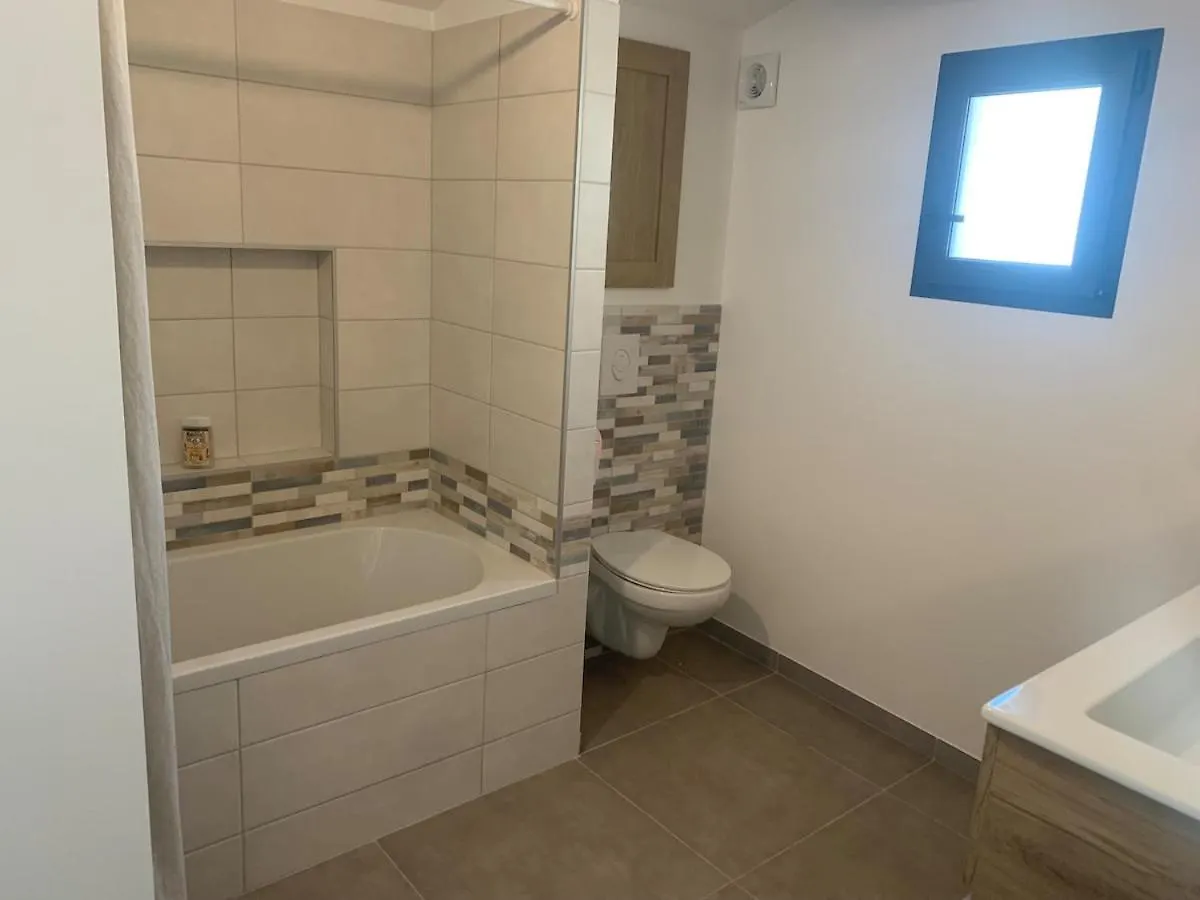 Maison Renovee 3 Chambres Molleges 0*,  France