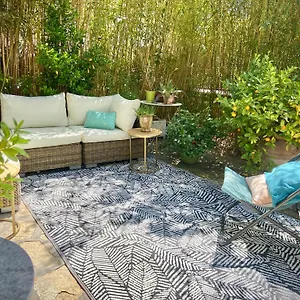 Guest house La Maison Bleue, Molleges